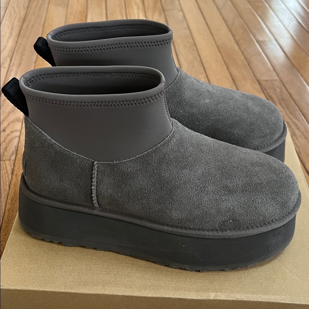 UGG® Classic Mini Dipper Platform Boot (Women)